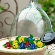 Solenergidriven ljusslinga med rosor