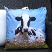 Trädgårdskudde - Ko med blommor